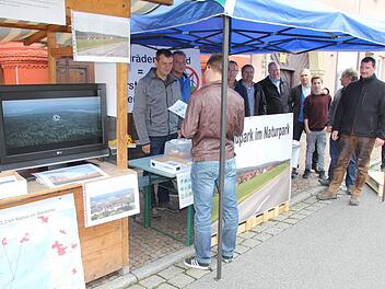 Der Info-Stand der Initiative "Wirt gegen Vier".Foto: Ralf Kestel