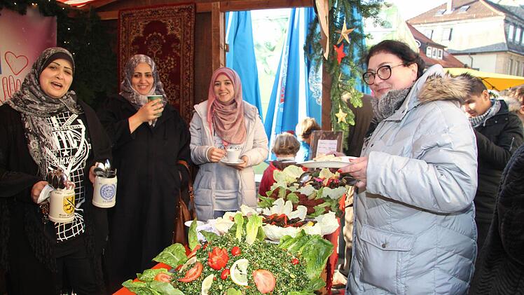 Am Stand des Asyl-Helferkreises gab es exotische Genüsse. Foto: Sonny Adam