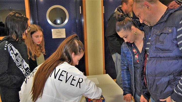 Schüler der 5. Ganztagsklasse berichteten den Eltern aus ihrem Projektunterricht. Sigismund von Dobschütz