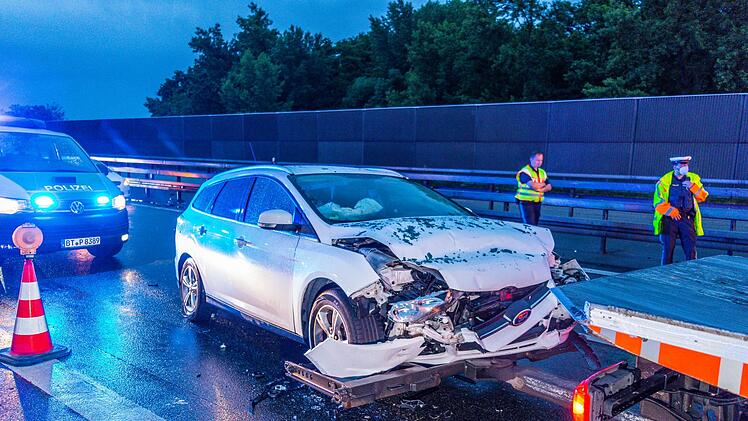 Drei Personen wurden verletzt.