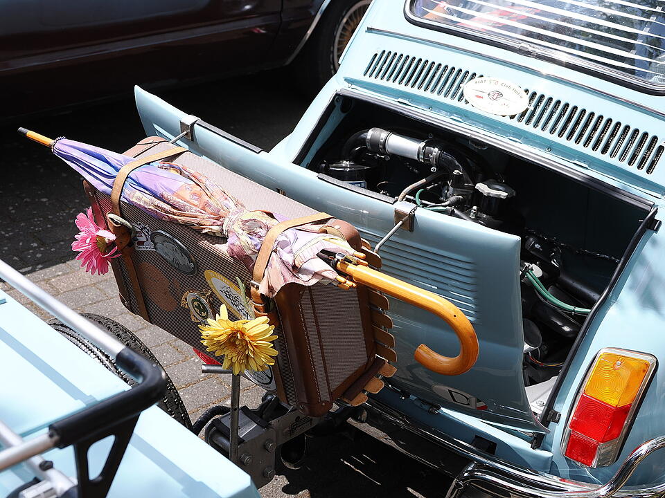 Oldtimer, US Cars, Traktoren und Motorräder.