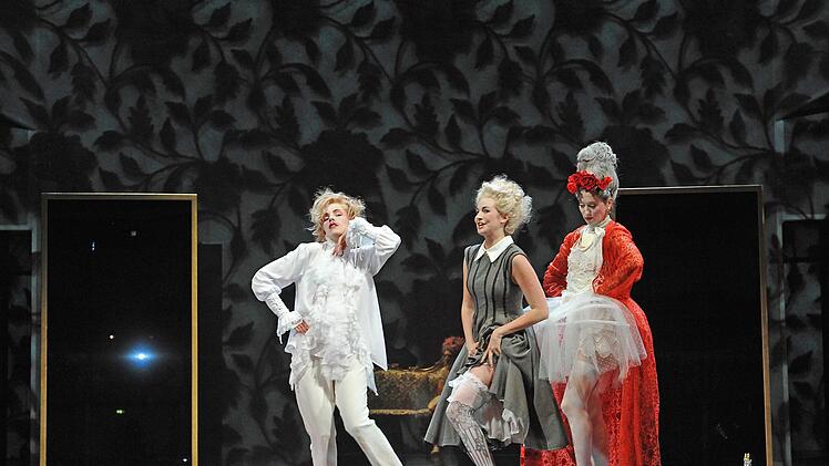 Turbulente Verwechslungen: Szene aus der Neuinszenierung von "Figaros Hochzeit" am Landestheater Coburg.Foto: Andrea Kremper