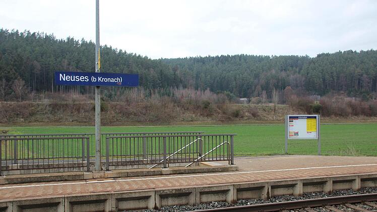 Der Zugang zur Unterführung in Neuses von Gleis 2 aus. Foto: Andreas Schmitt