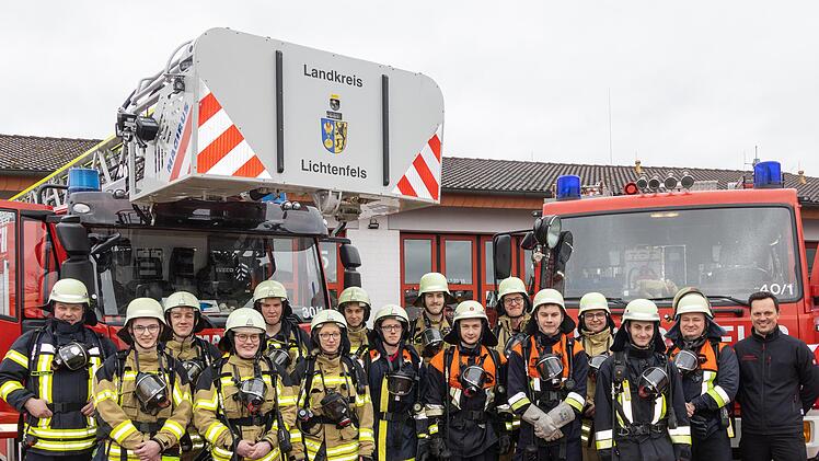 Die stolzen Atemschutzgeräteträger haben den Lehrgang erfolgreich absolviert.