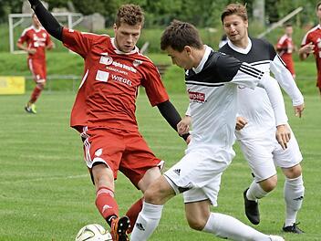 Michael Fuchs (links) ist der fünfte Ex-Hollfelder im Kader des SSV Kasendorf. Foto: sportpress