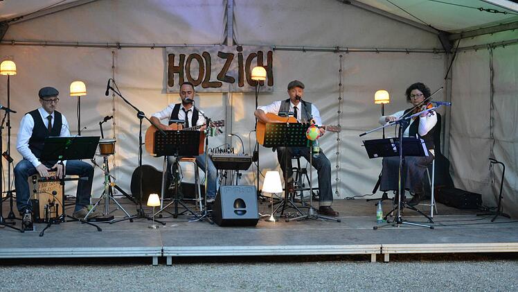 "Holzich" beim Open-Air im Schlosshof. Foto: Björn Hein