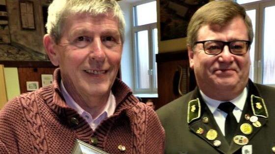 Große Verdienste um die Bergmannskapelle haben sich Ehrenvorsitzender Jürgen Zoller (links) und Vorsitzender Thomas Neubauer erworben.Gerd Fleischmann