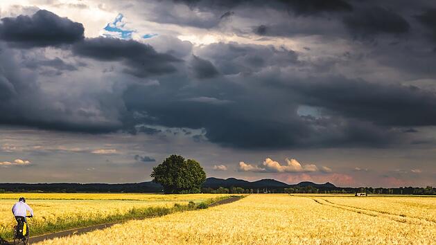 Wetter im August 2023: "Fröstelwetter" oder "außergewöhnlich heiß" - das bedeuten die aktuellen Prognosen