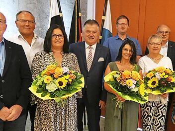 Langjährige Mitarbeiter verabschiedete Landrat Klaus Peter Söllner in den Ruhestand.