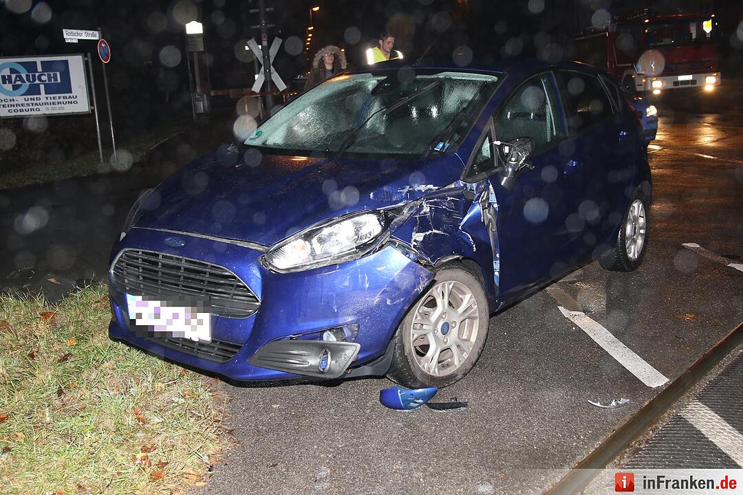 Auto kollidiert in Coburg mit Triebwagen