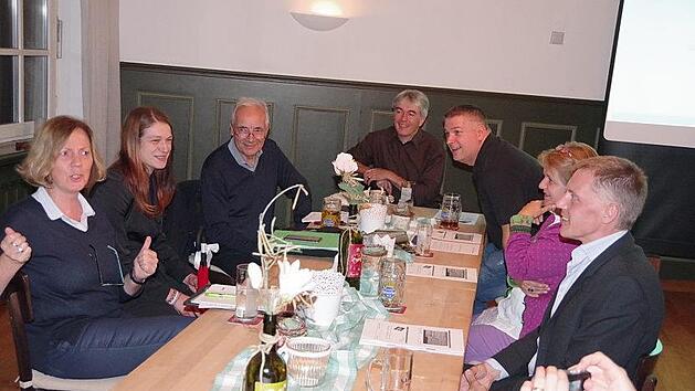 Von links: Prof. Veronika Hammer,die Studentin Natali Schlansky, Thomas Helbig, Andre Felsecker, Elke Barthen und Projektleiter Markus Stirn freuten sich &uuml;ber die tollen Auswertungsergebnisse.Heike Sch&uuml;lein