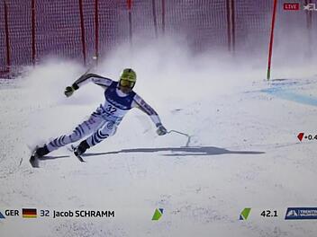 Der Eppenreuther Jacob Schramm liegt bei der ersten Zwischenzeit der Weltmeisterschafts-Abfahrt in den ladinischen Dolomiten 0:45 Sekunden zurück - am Ende sind es 2:18, macht Rang 27. Seine Fahrt wurde von Eurosport 2 (Bild) live übertragen. Foto: Christian Schuberth