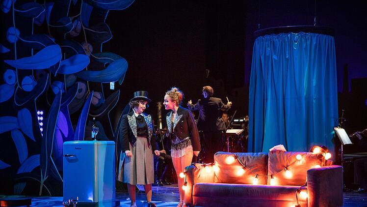 Turbulent und unterhaltsam: Szene aus Eduard Künnekes Operette "Der Vetter aus Dingsda" am Landestheater Coburg.Foto: Sebastian Buff