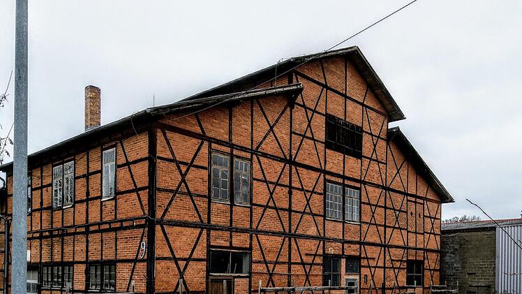 Fachwerkstruktur prägt dieses historische Gebäude im Vorderen Floßanger, das seit 1900 als Theaterdekorationsmagazin diente. Heute wird es gewerblich genutzt.Foto: Jochen Berger