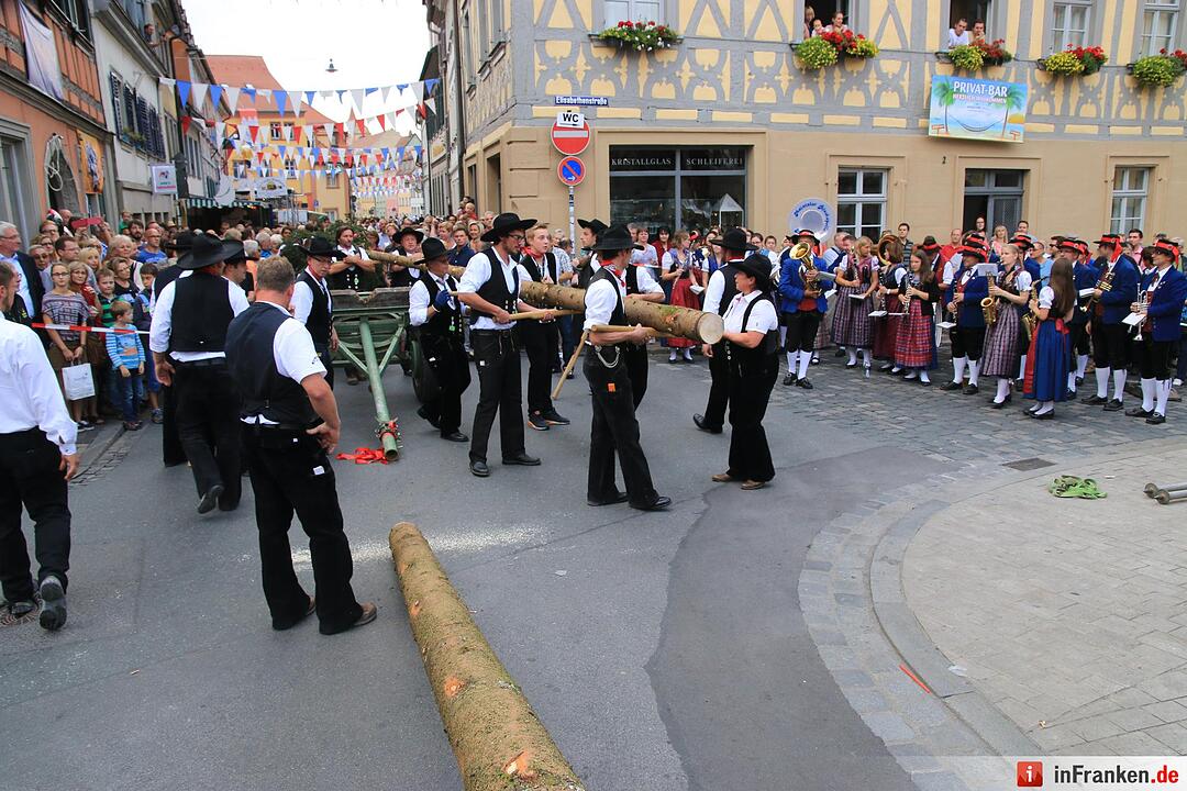 Sandkerwa 2015 - Kerwasbaum-Aufstellen