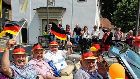 Im Cabrio zum Festzelt