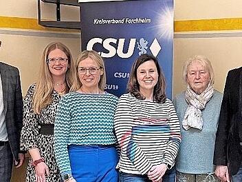 Neuwahlen standen im Mittelpunkt: Dietmar Schneider, Udo Schönfelder, Carina Schneider, Martina Hebendanz, Silke Hofmann, Leni Preusch, Reiner Freund und Rosalinde Hofmann (von links)
