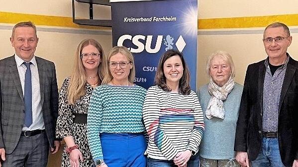 Neuwahlen standen im Mittelpunkt: Dietmar Schneider, Udo Schönfelder, Carina Schneider, Martina Hebendanz, Silke Hofmann, Leni Preusch, Reiner Freund und Rosalinde Hofmann (von links)