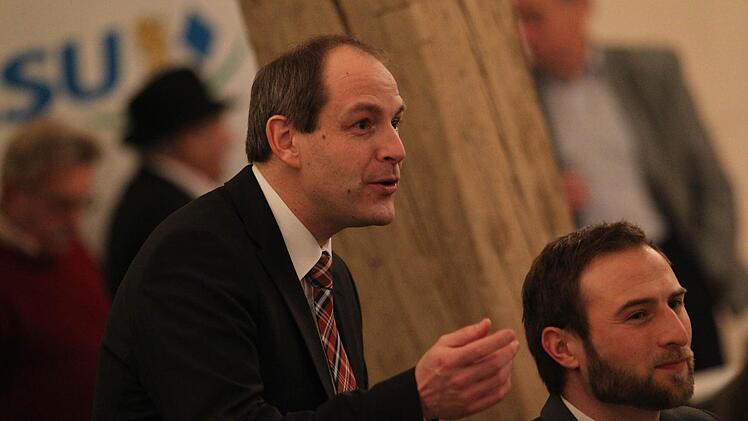 Jörg Kunstmann: Natürlich bin ich enttäuscht. Aber jetzt schauen wir nach vorne. Ich biete Emmi an, ihren Wahlkampf zu managen. Ihre Rede war authentisch und sympathisch, das hat am Ende vielleicht den Ausschlag gegeben. Das war in jedem Fall nicht meine letzte politische Perspektive.