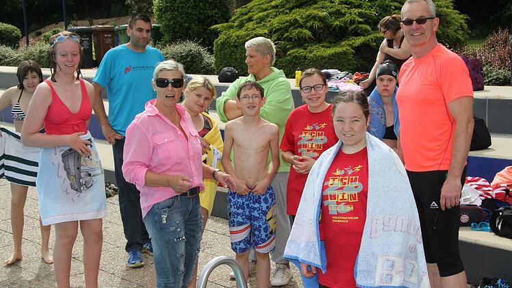 Jedes kleine Detail wird vorm Triathlon besprochen, auch das Wechseln der Disziplinen wird geübt. Foto: Sonny Adam