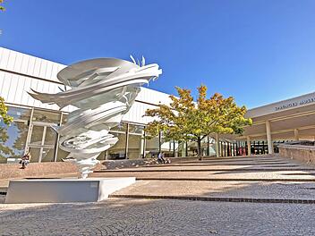 Das Sprengel Museum am Maschsee ist Hannovers erste Adresse für moderne Kunst, auch hier ist "Made in Germany" zu sehen. Foto: djd/Hannover Marketing und Tourismus