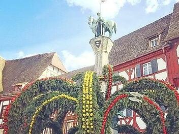 Der Osterbrunnen vor dem Forchheimer Rathaus Foto: Stadt Forchheim