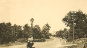 Für die Radler wurde die  Ortsdurchfahrt gesperrt. Foto: Archiv Eduard Kaschka