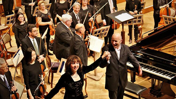 Abschlußkonzert des Winterzauber. Dirigent Gerd Schaller, Pianistin Luzia Borac und die Philharmonie Festiva. Foto: Werner Vogel