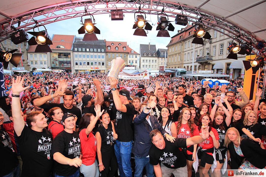 Meister-Party am Maxplatz