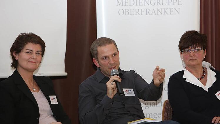 Tageblatt-Redakteurin Christiane Lehmann (links) mit Gregor Malinowski und Jasmin Müller-Alefeld, als Vertreter der Mittel- beziehungsweise Grundschulen.  Foto: Barbara Herbst