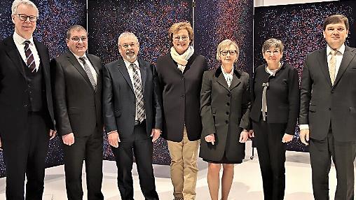 Die „Justizfamilie“ traf sich wieder beim Neujahrsempfang: Hans-Joachim Heßler, Wolfgang Gründler, Lothar Schmitt, Monika Hohlmeier, Ilona Treibert, Heidrun Piwernetz und Peter Wirth (von links).