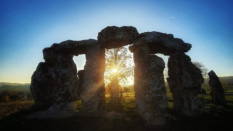Fränkisches Stonehenge in der Herbstsonne - Fotos von Besucher begeistern im Netz