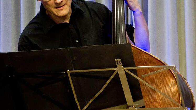 Dietmar Engels am KontrabassFoto: Jochen Berger