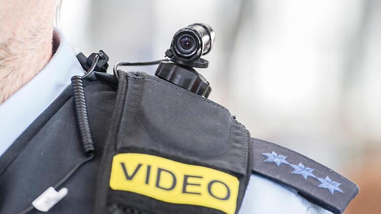 Ab Herbst mit Bodycams? Die Bamberger Polizei soll Pilotdienststelle für Oberfranken werden. Foto: Paul Zinken/dpa