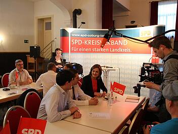 Simone Lange, Kandidatin für den SPD-Bundesvorsitz, absolvierte am Freitagabend in Rödental ihre einzige Veranstaltung in Bayern. Das machte den Abend auch für überregionale Medien interessant - am Sonntag entscheidet der Parteitag in Wiesbaden. Foto: Simone Bastian
