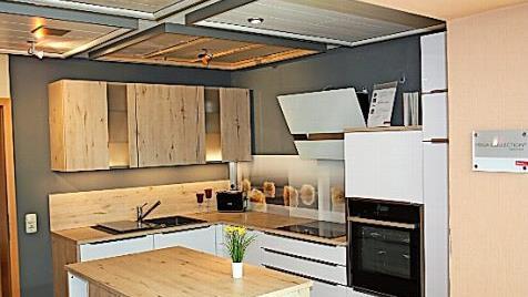 Ausgestattet mit Geschirrspüler, Backofen, Mirkowelle, Kühlschrank und Kochfeld. Fotos: Dennis Tuczay