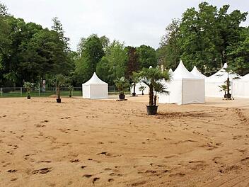 Nach wie vor hält das schlechte Wetter den Pächter davon ab, den Stadtstrand zu öffnen. Foto: Thomas Mäuser