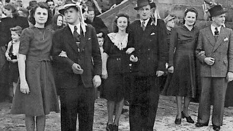 Das Foto stammt von der Kirchweihfeier 1948. Ludwig Herbert steht (ganz rechts) mit seiner Tanzpartnerin Ella Bös.  Foto: privat