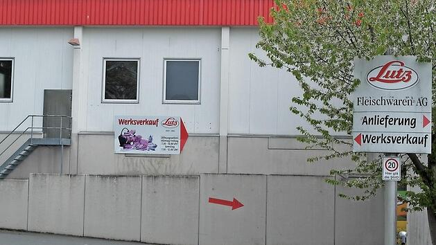 Trotz der Insolvenz der Firma Lutz Fleischwaren mit Sitz in Landsberg geht der Betrieb vorerst weiter. Auch das Kulmbacher Frische-Center in der E.-C.-Baumann-Stra&szlig;e (Bild) bleibt ge&ouml;ffnet. Foto: Peter M&uuml;ller