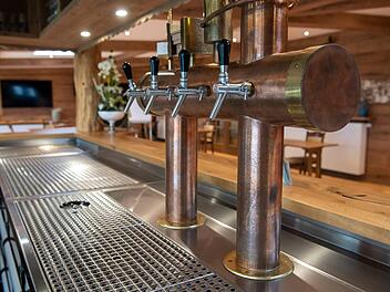 Das Bier fließt nicht in der Gastronomie - die staatliche Hilfe offenbar auch nicht. Symbolbild: Sina Schuldt/dpa