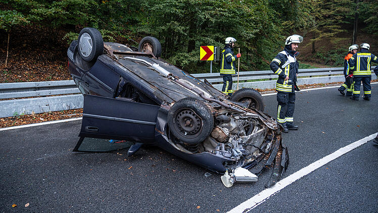 Auto im Kreis Bamberg überschlägt sich