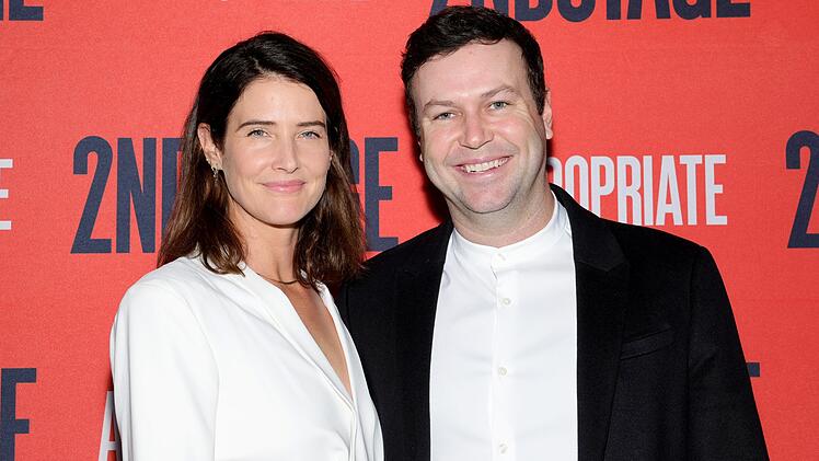 Als Maria Hill hat Cobie Smulders 2012 eine wiederkehrende Rolle im Marvel-Universum ergattern k&ouml;nnen, seit 2012 ist sie mit dem Schauspieler Taran Killam verheiratet, mit dem sie zwei T&ouml;chter hat.