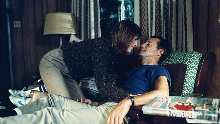 Frank (Roy Scheider) und seine Freundin Kate (Candy Clarke) genie&szlig;en ihr gemeinsames Gl&uuml;ck. Noch ahnen sie nicht, dass sie bald um ihr Leben bangen m&uuml;ssen.