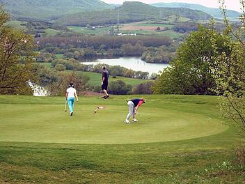 Mit neuer Konzeption und breiter Unterstützung der Mitglieder startet der Golfclub Haßberge in die neue Golfsaison. Fotos: Sabine Weinbeer