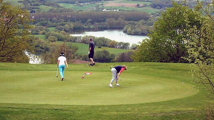 Mit neuer Konzeption und breiter Unterstützung der Mitglieder startet der Golfclub Haßberge in die neue Golfsaison. Fotos: Sabine Weinbeer