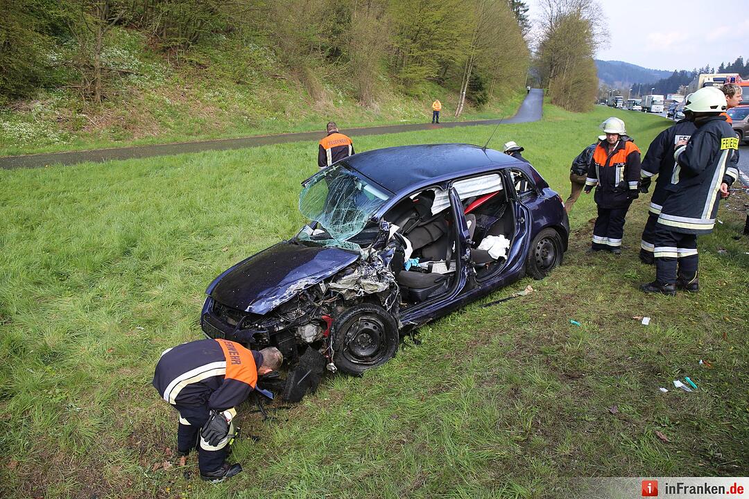 Frontalzusammenstoß bei Wallenfels: Eine Person schwer verletzt
