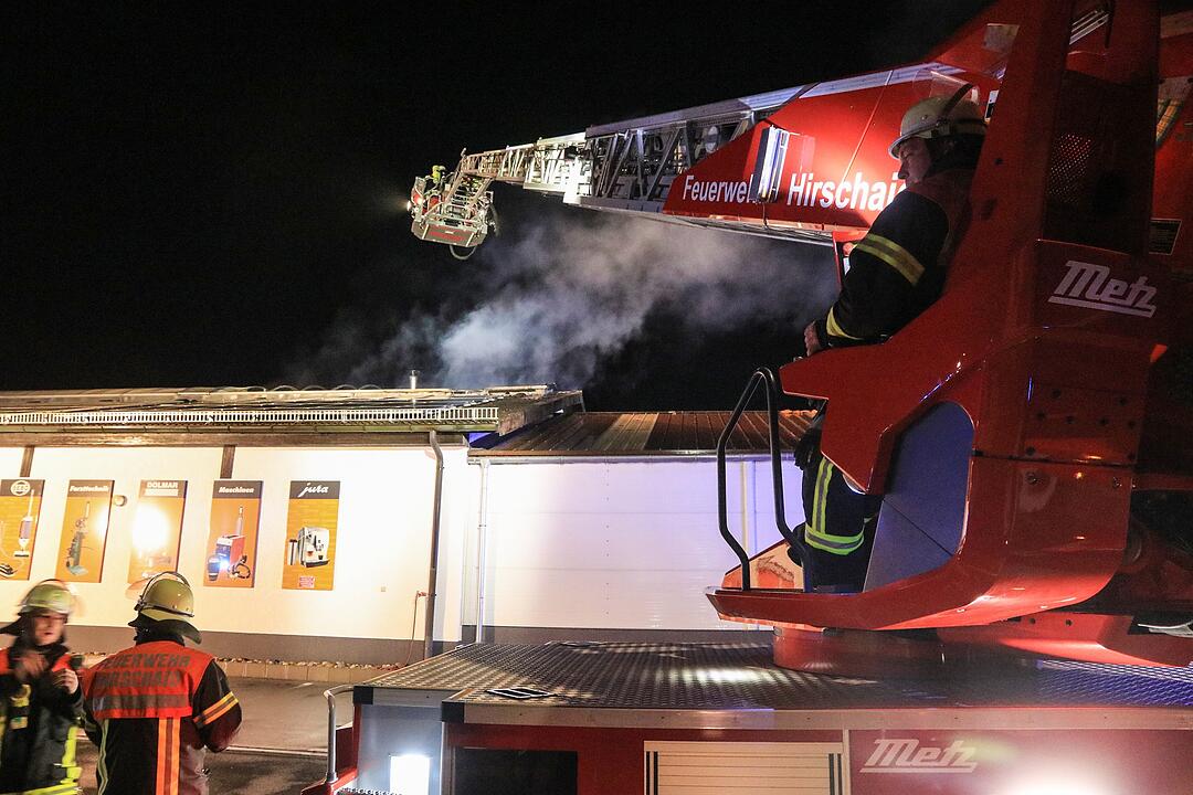 Brand in Elektrofachmarkt fordert Einsatzkräfte