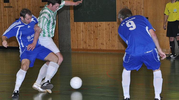 37 Mannschaften haben bislang für die Hallenkreismeisterschaft der Herren gemeldet. Der FC Gehülz und der SV Rothenkirchen, die im vergangenen Jahr die Endrunde erreichten, gehören dazu. Foto: Archiv/Kalb