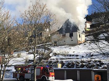 Am 15. Februar brach in diesem Wohnhaus in Tettau ein Feuer aus. Foto: Archiv