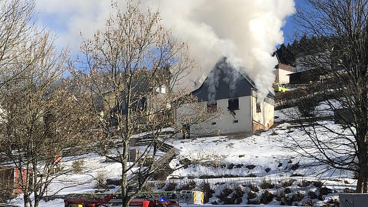 Am 15. Februar brach in diesem Wohnhaus in Tettau ein Feuer aus. Foto: Archiv